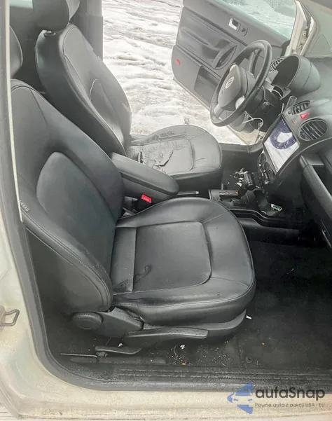 2010 Volkswagen New Beetle z USA, uszkodzony, nr VIN 3VWRW3AG2AM015792